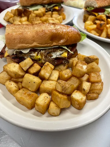Sandwich with home fries